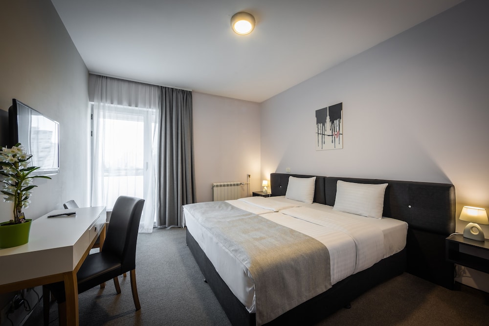 SUPERIOR, DOUBLE OR TWIN BED