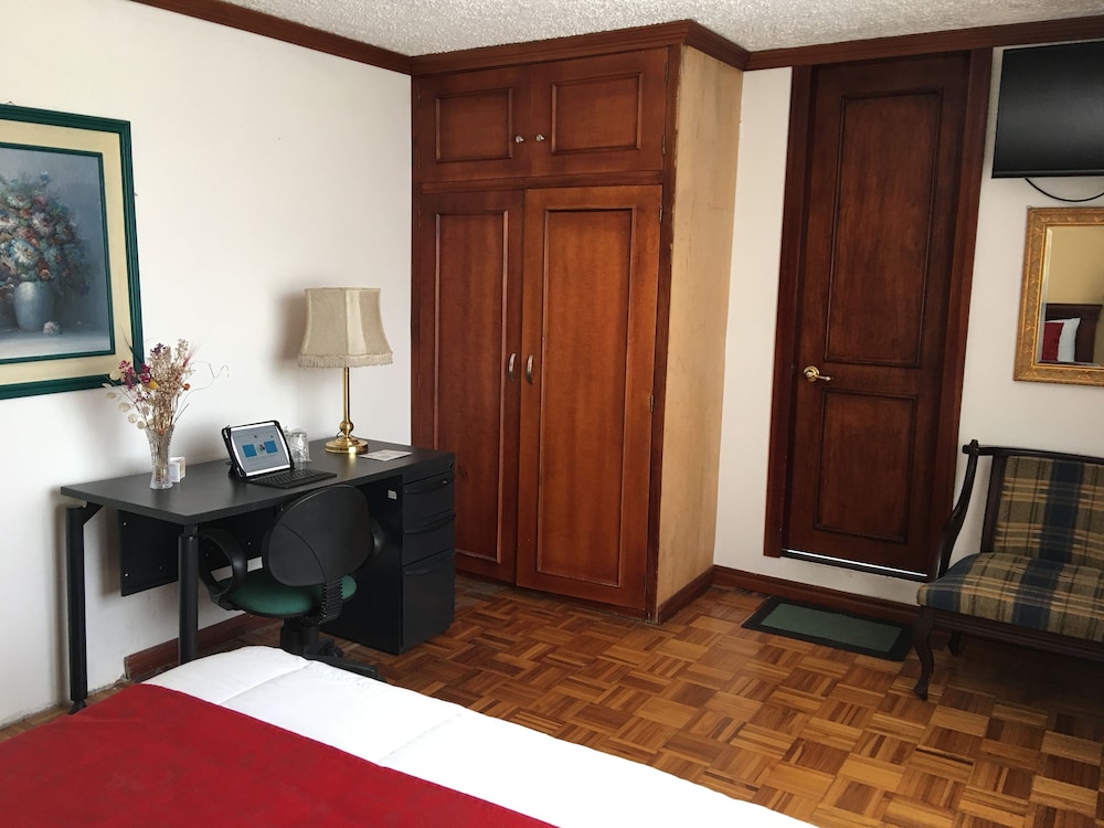 Hostal Mitad Del Mundo 37/69