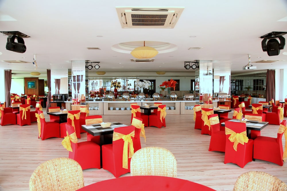 The Light Hotel Resort 58/70