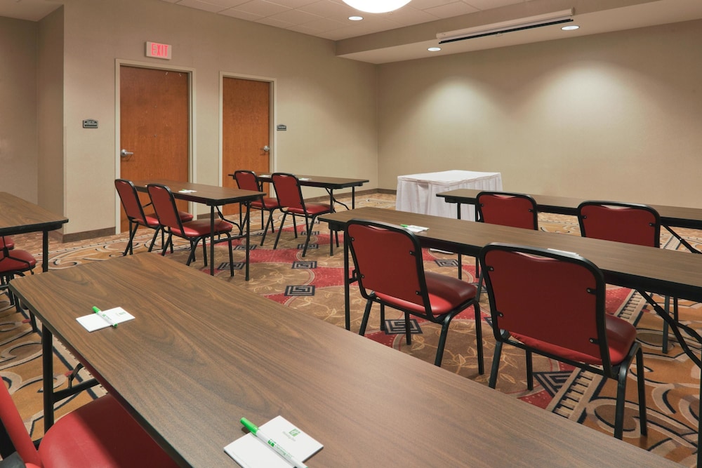Holiday Inn Carbondale-Conference Center 66/81
