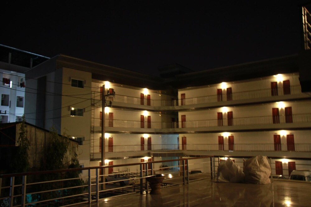 Grand Perfect Apartment 8/37