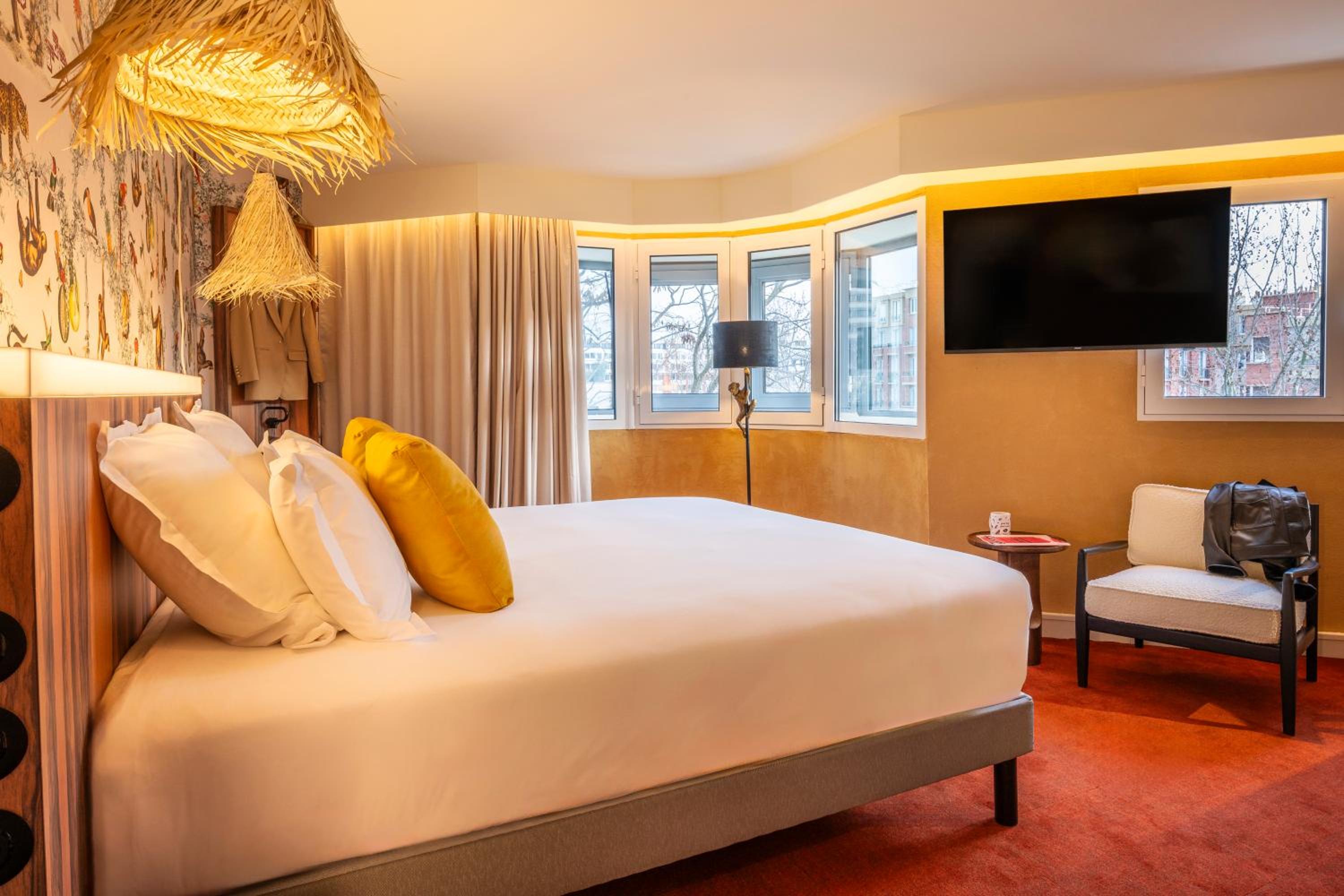 SUPERIOR, DOUBLE BED