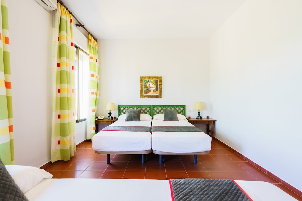 OYO HOTEL LAS CUMBRES 30/39