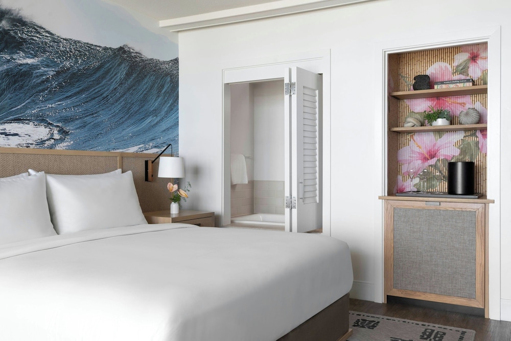 LANAI, PREMIUM, KING BED, OCEAN FRONT