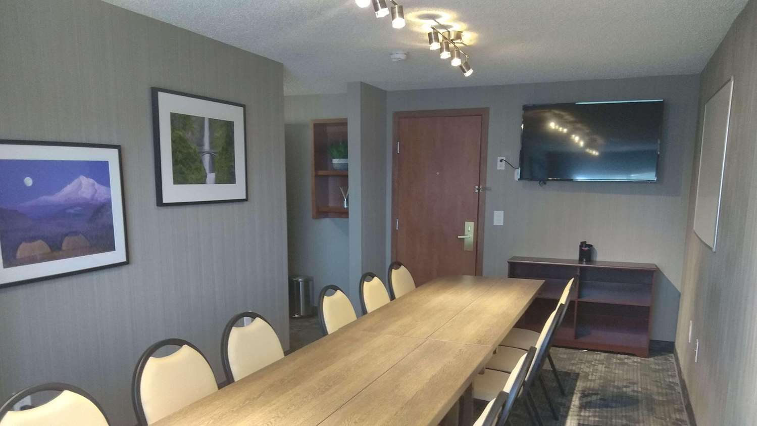 Country Inn & Suites by Radisson, Delta Park North Portland 6/6