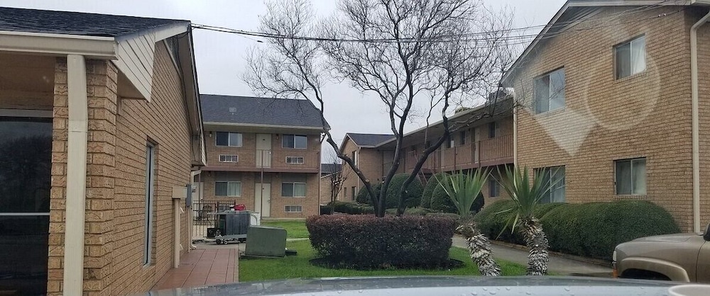 Hallmark Inn and Suites 2/22