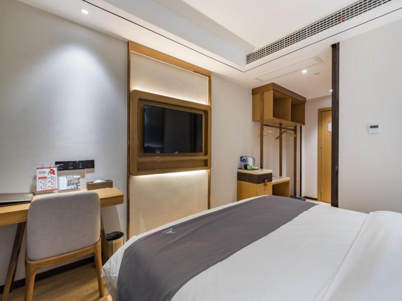 GreenTree Eastern Xuzhou High Speed Railway Station West Exit Station Hotel 43/60