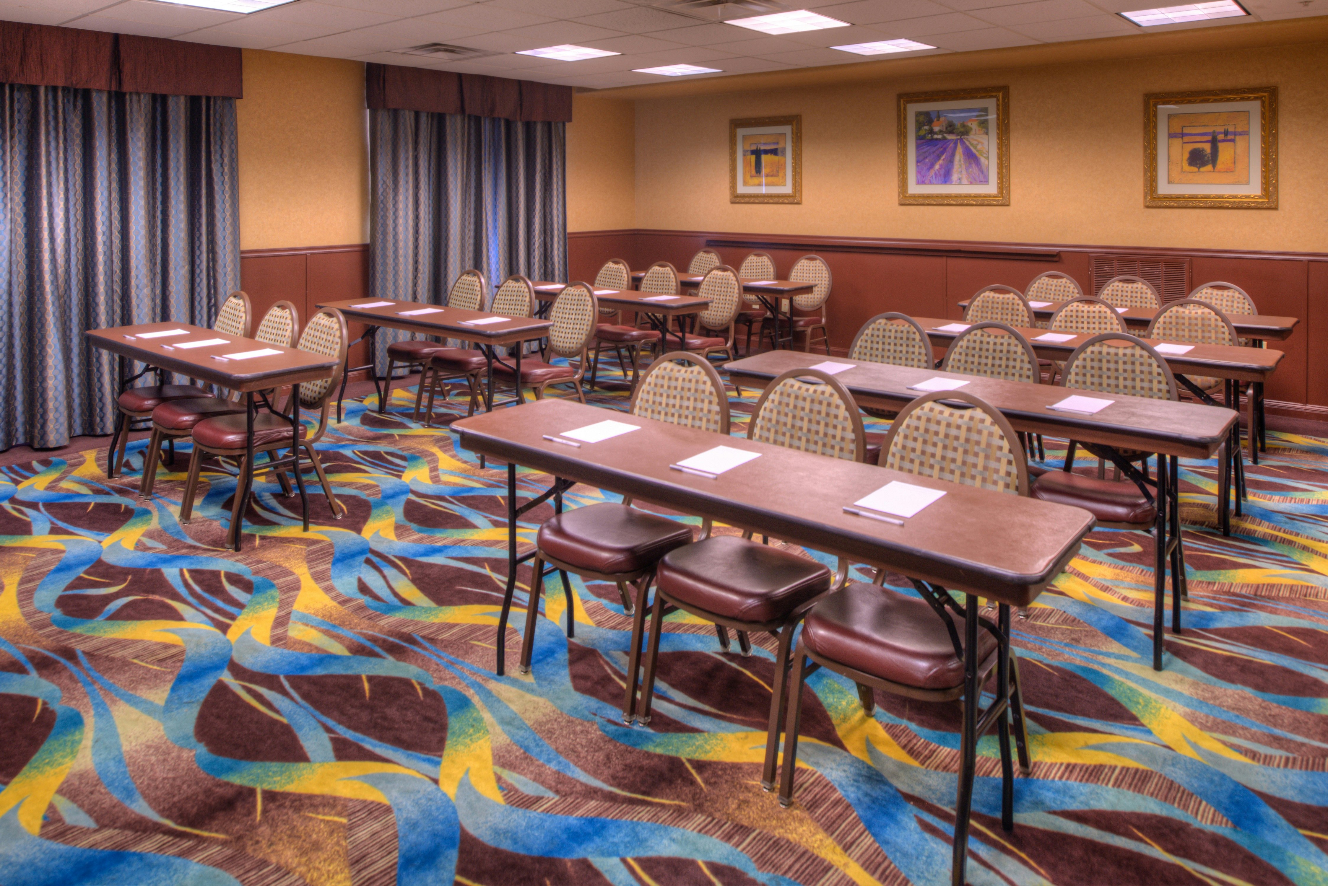 Hampton Inn Suites Ontario 48/60
