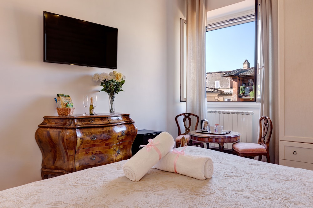 Little Rhome Suites 30/49