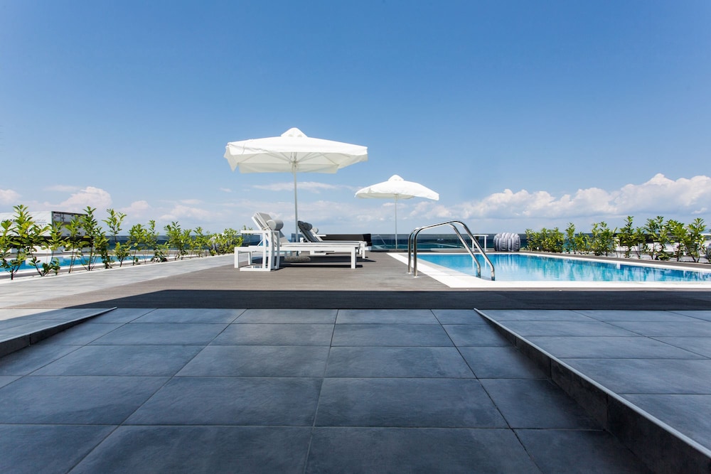 Crystal Villas & Suites 18/39