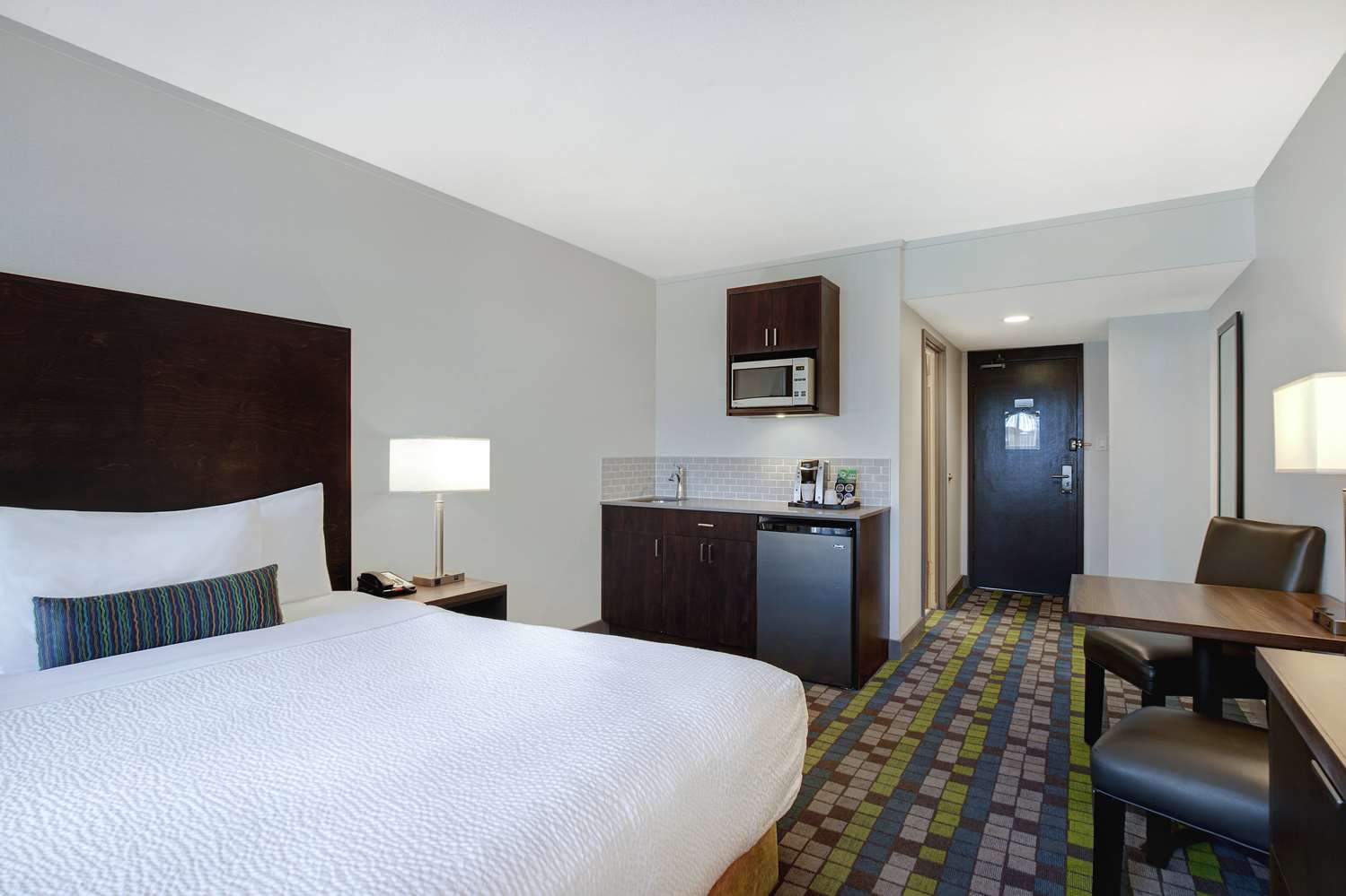 Days Inn by Wyndham Victoria Airport Sidney 3/34