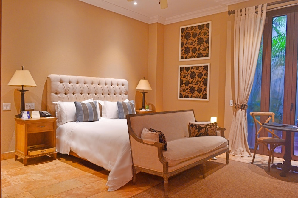 Bastion Luxury Hotel 35/75
