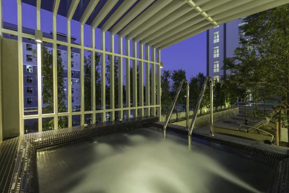 swimming pool spa