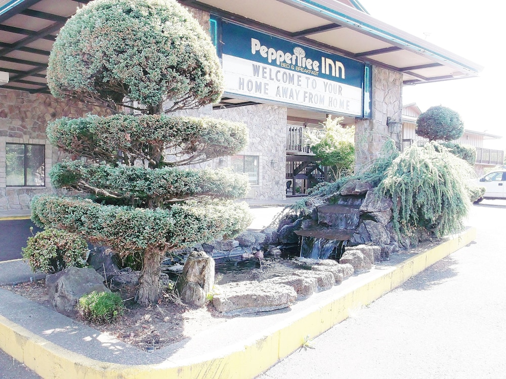 PepperTree Inn 10/67