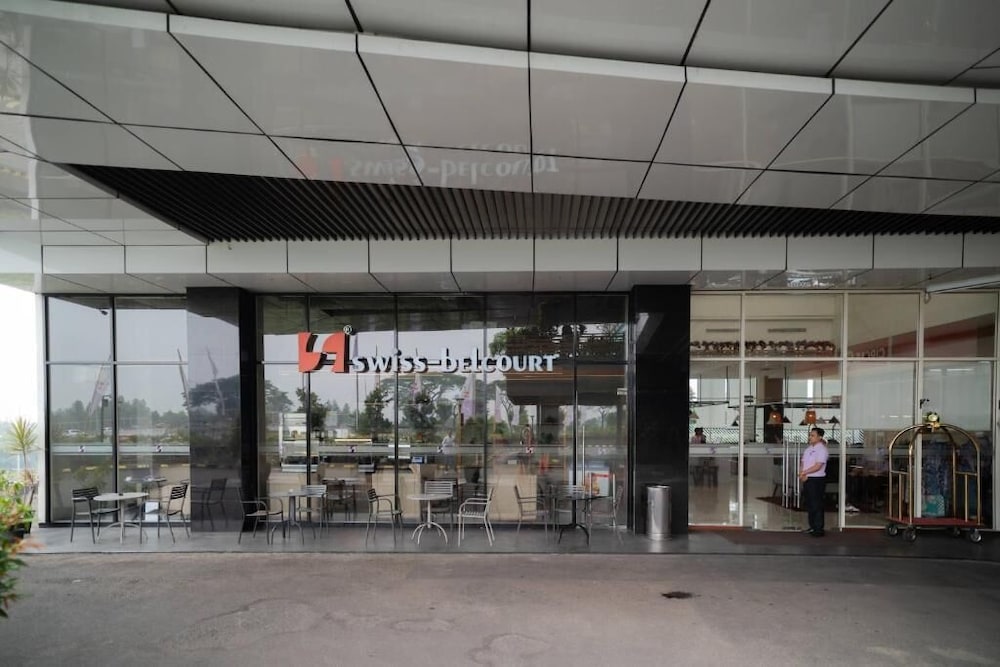 Swiss-Belcourt Serpong 33/39