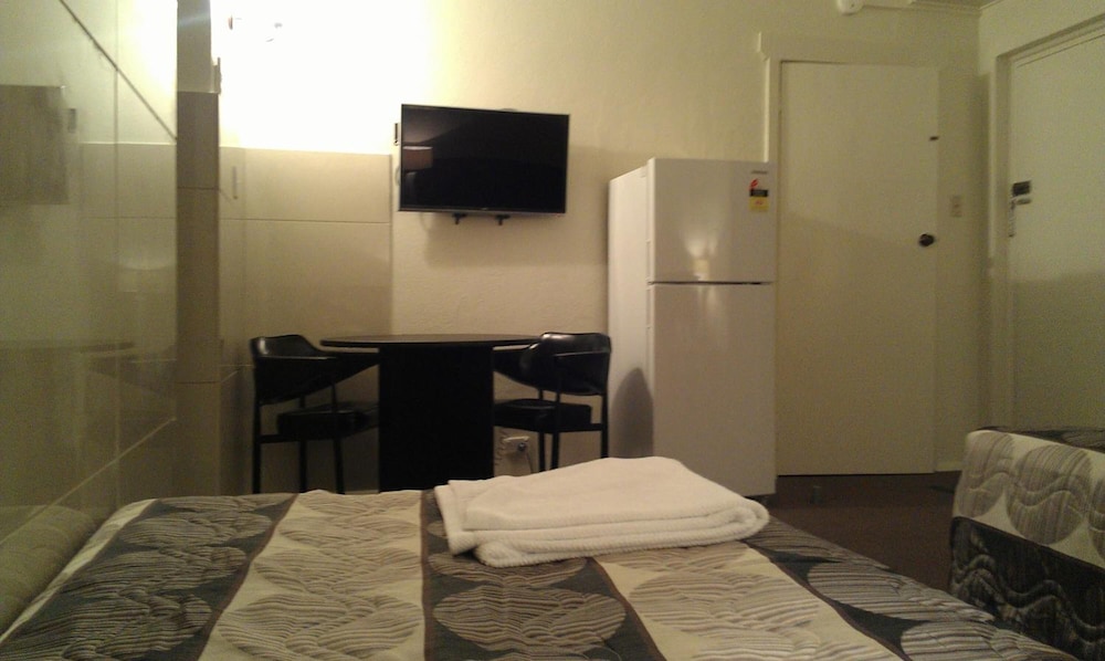 AVALON MOTEL 40/45