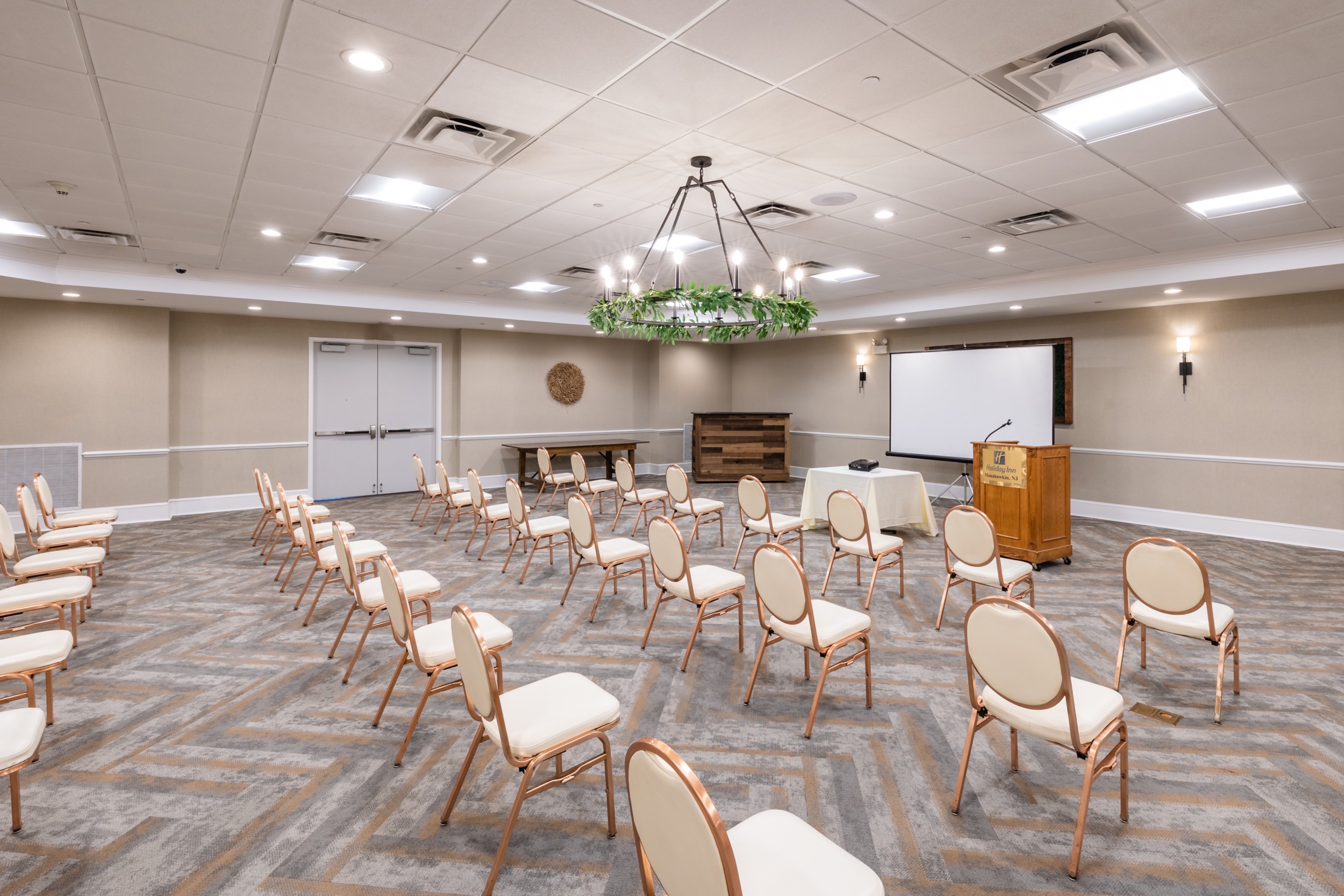 Holiday Inn Manahawkin/Long Beach Island 63/73