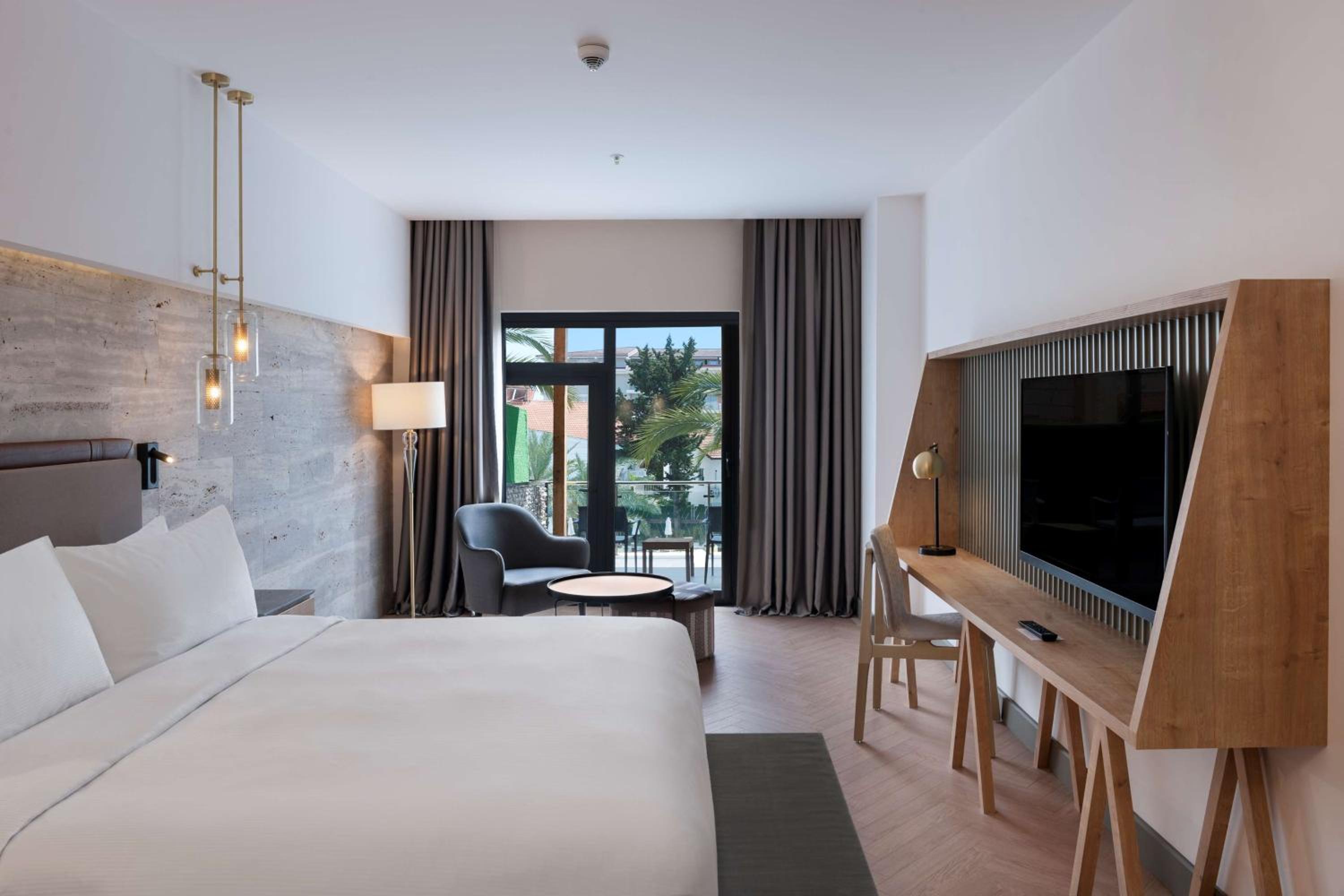 DELUXE, KING BED, SEA VIEW