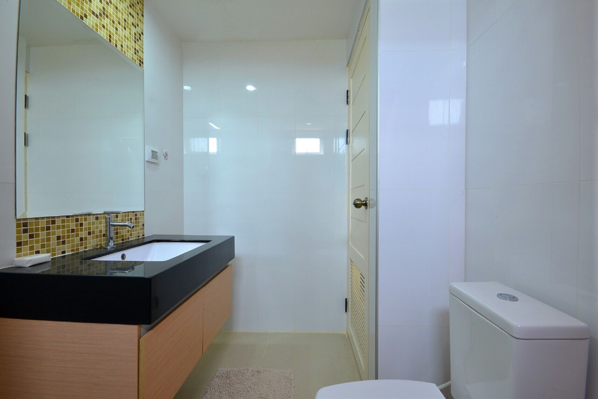 1 BEDROOM, APARTMENT, CITY VIEW