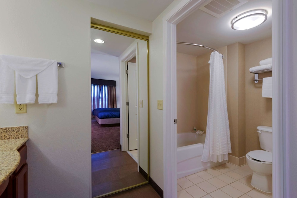 Homewood Suites by Hilton Manchester/Airport 13/54