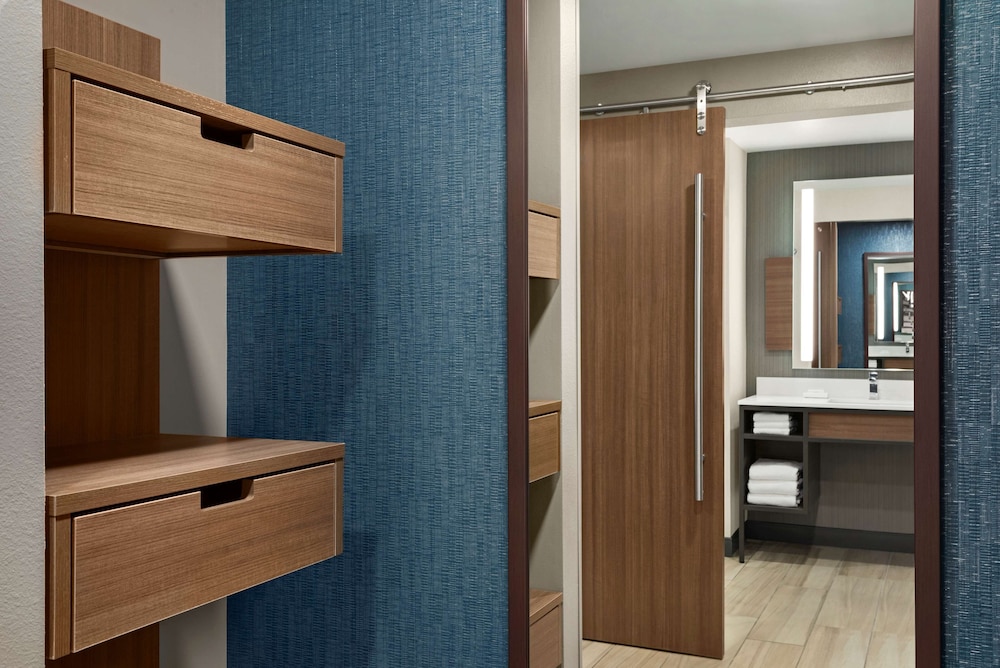 Hilton Garden Inn Milwaukee Brookfield Conference Center 42/60