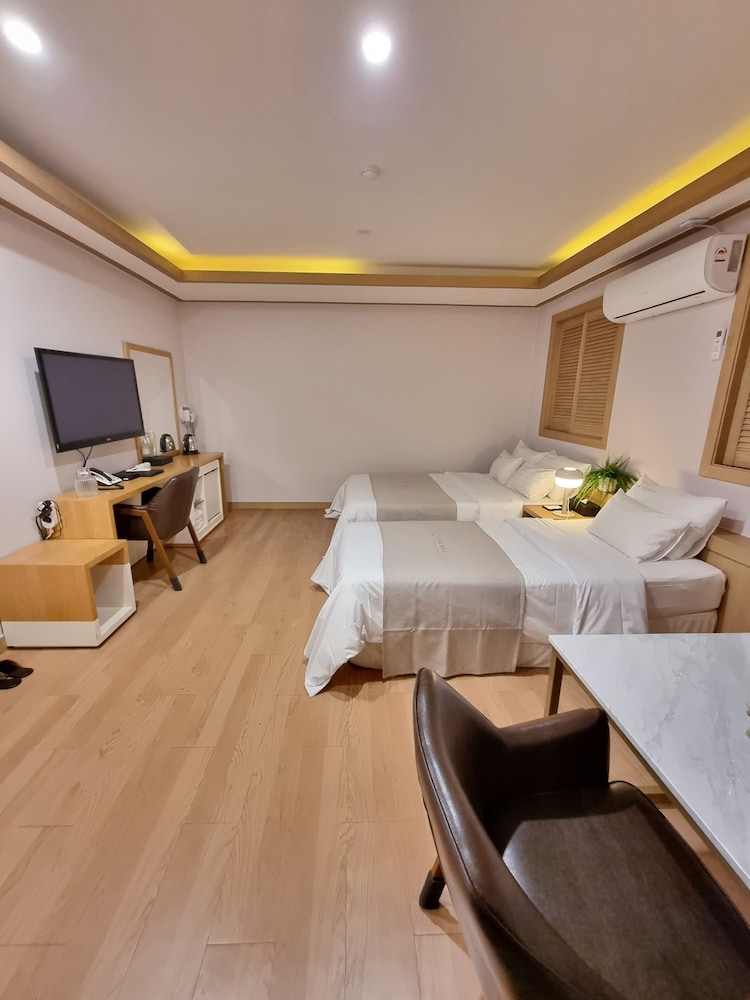 Lex Hotel 50/50