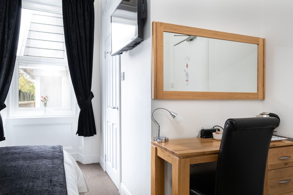 Rosebank Guest House 50/50