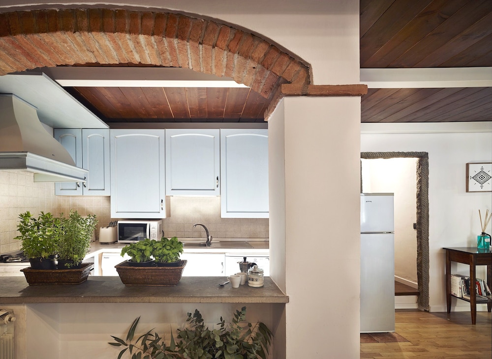 A Few Steps to The Duomo Amazing 4BD Apt 3/20
