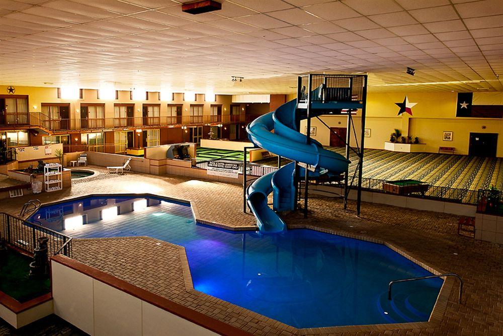 Grand Texan Hotel &amp; Convention Center 16/17