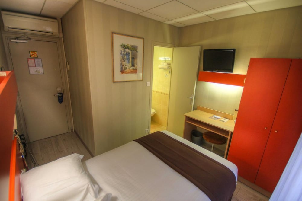 ROOM, SINGLE