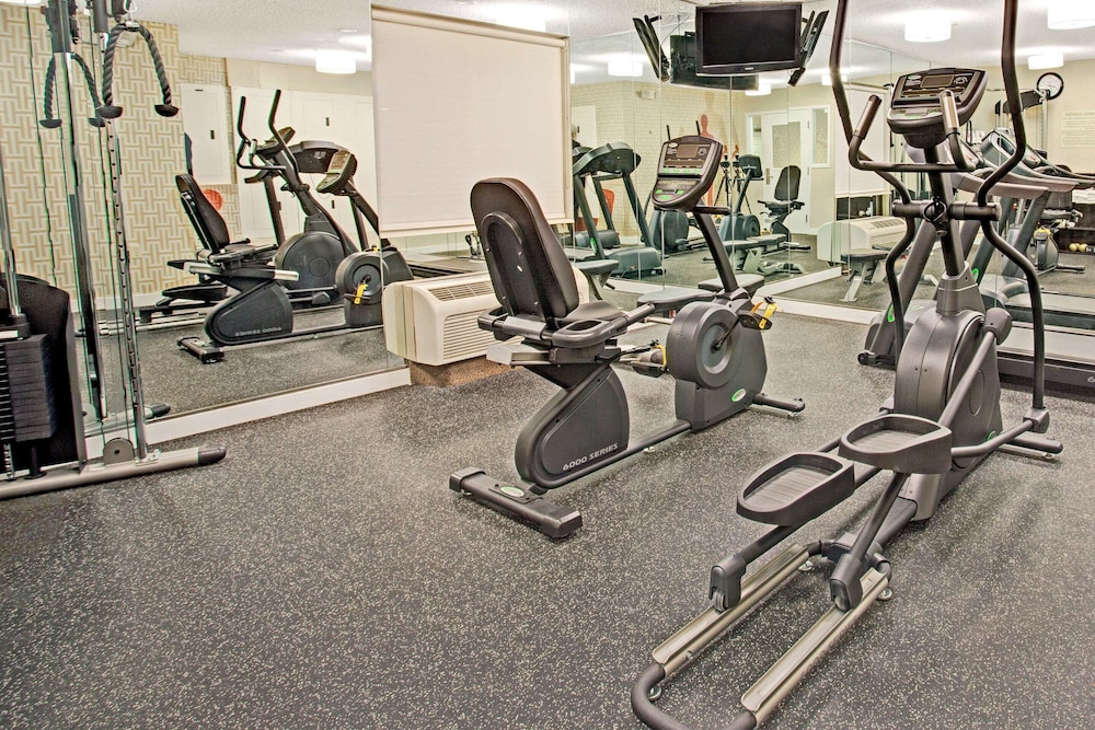 MainStay Suites Omaha Old Mill 16/21