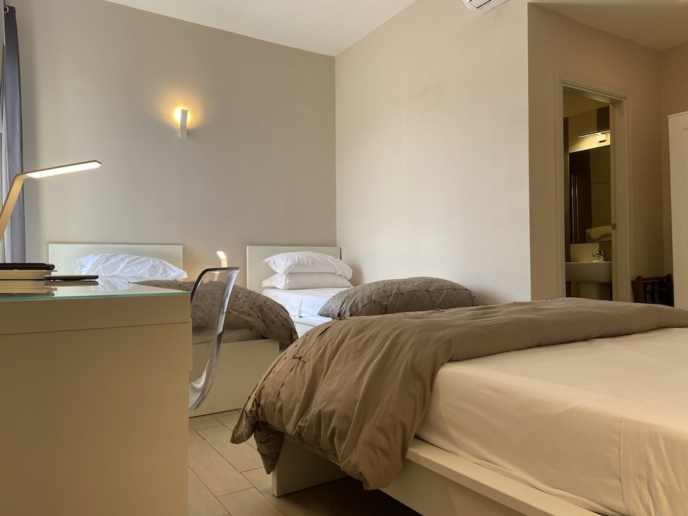 Up Hotel 13/50