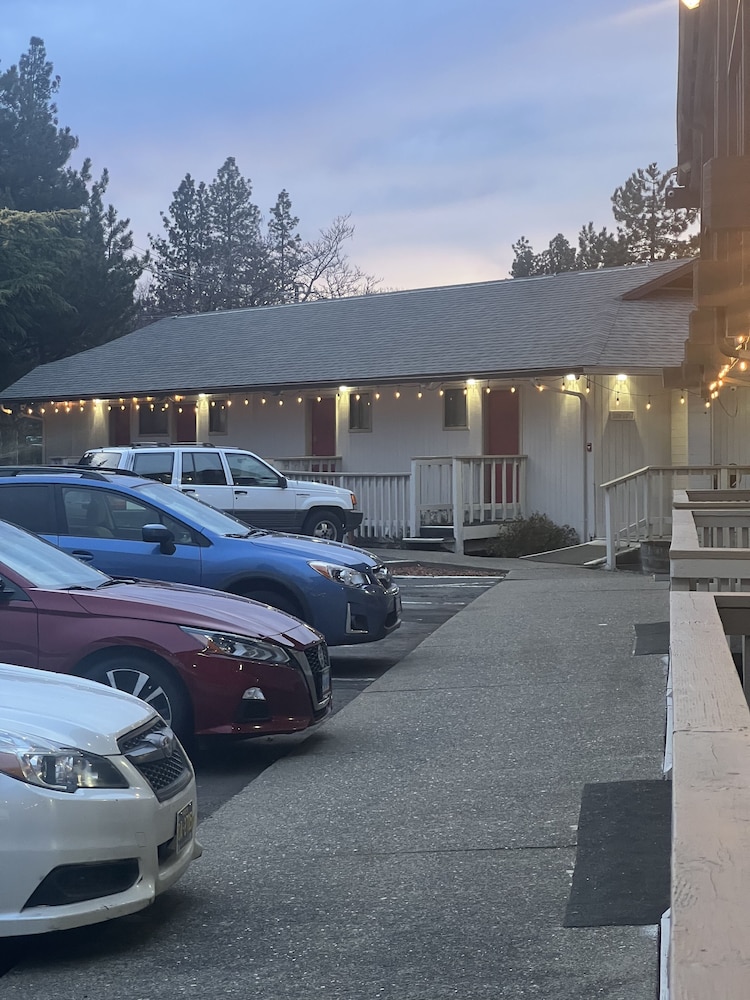 Cedarwood Inn of Ashland 58/66