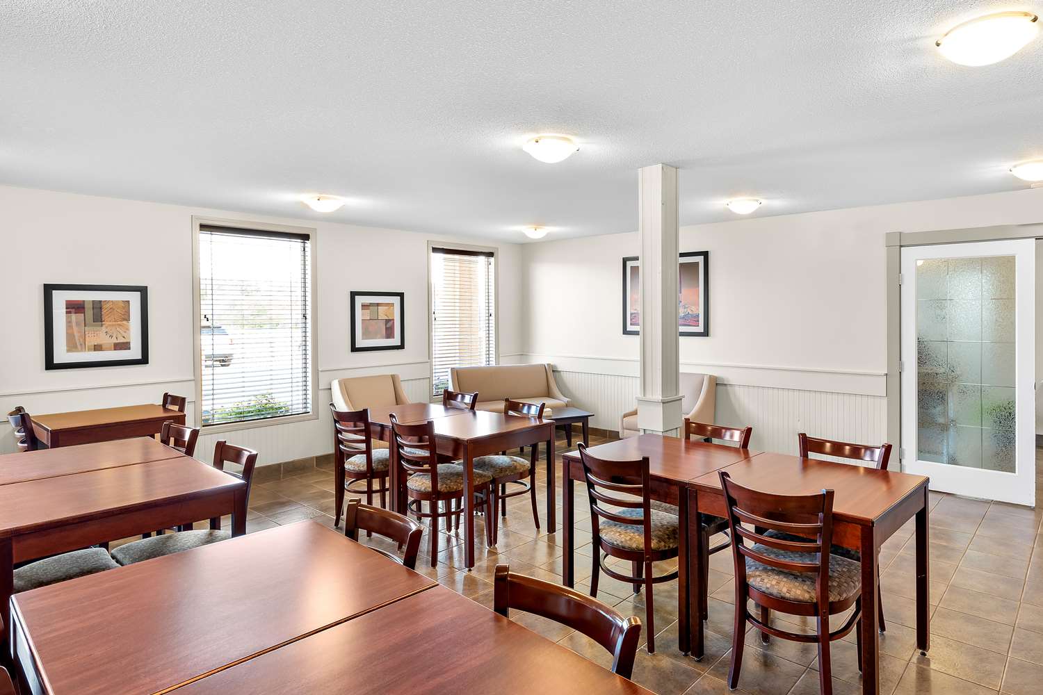 Surestay Plus Hotel By Best Western Hardisty 10/10