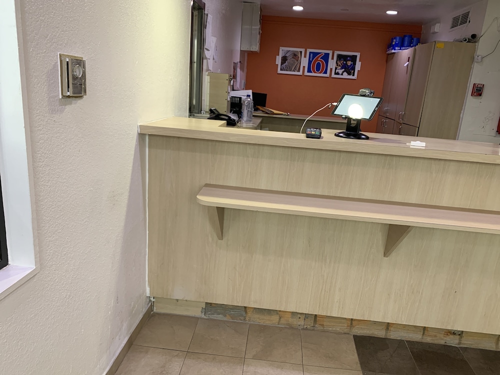 Lobby at Motel6 Dayton, OH, DAYTON - OH
