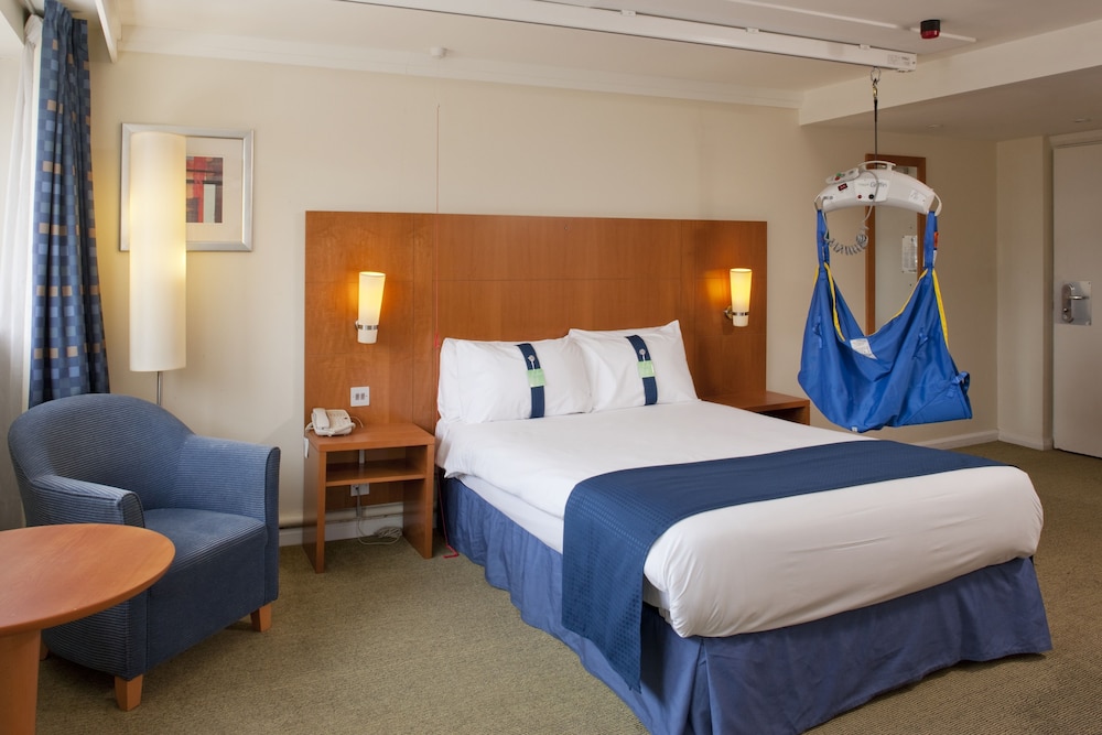 HOLIDAY INN CARDIFF CITY CENTRE 15/64