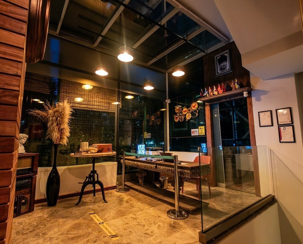 Discovery Hotel 61/69