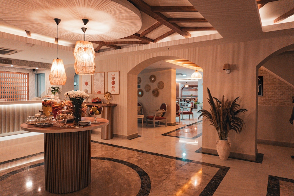 Adella Side Hotel 60/73