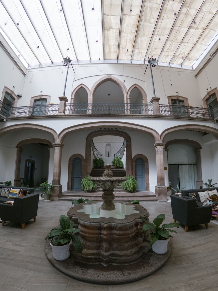 Hotel Markee 4/50