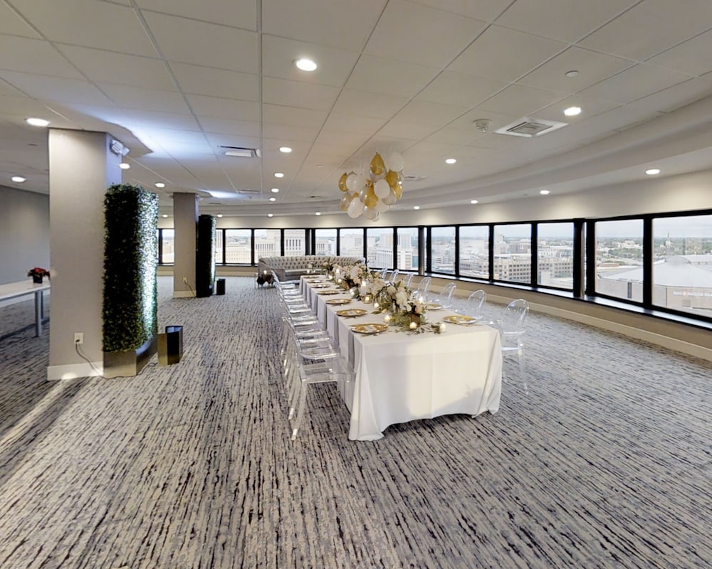 Hyatt Regency Milwaukee 26/73