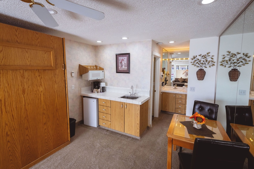 Stardust Lodge 6/30