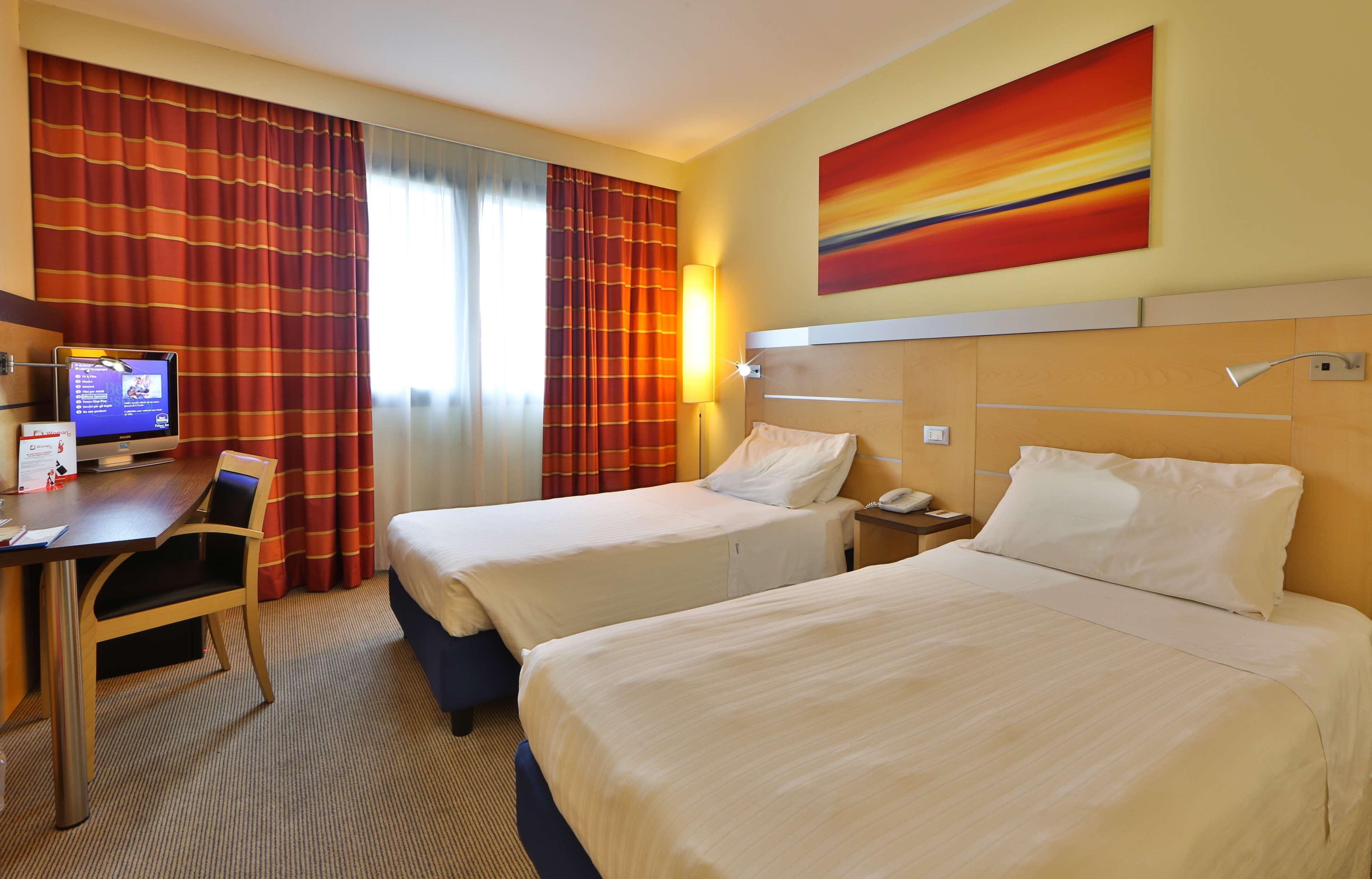 Room, Twin Beds