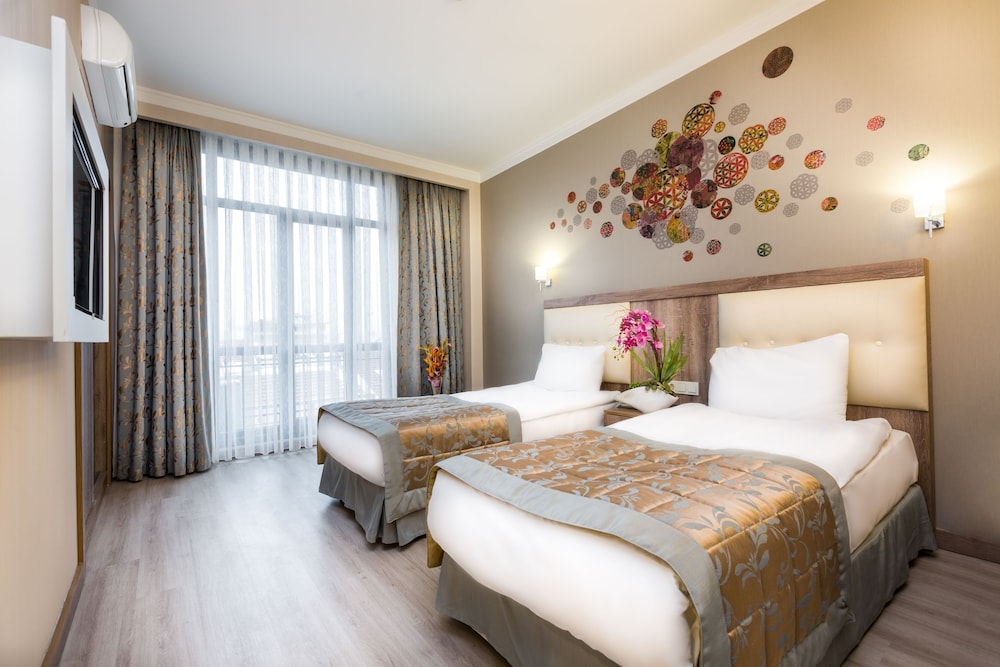 ROOM, TRIPLE