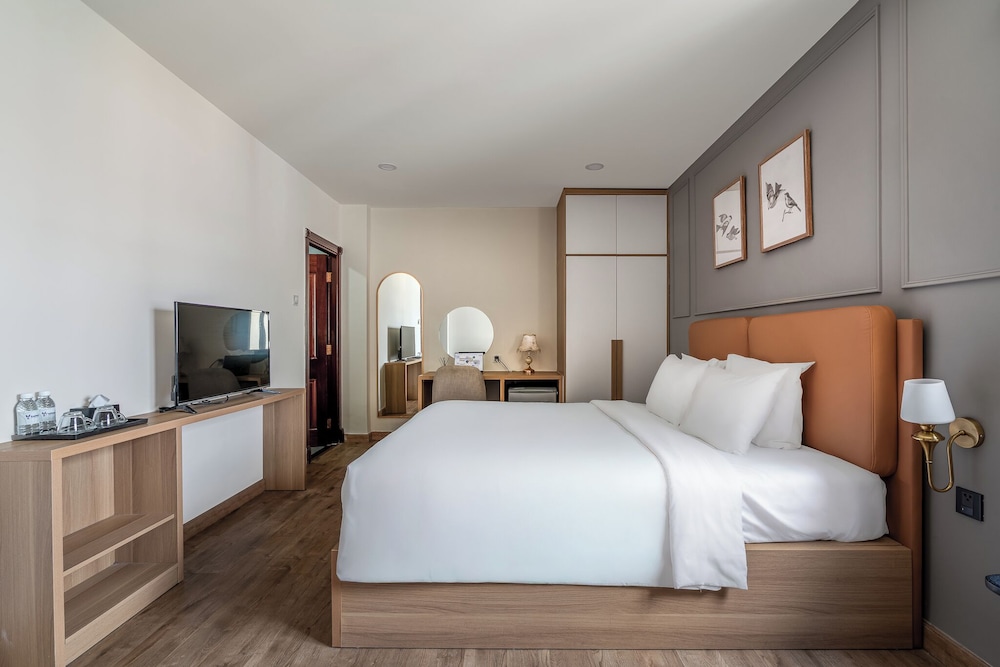 SAZI Resin Hotel - Free Nails/HairWash 16/50