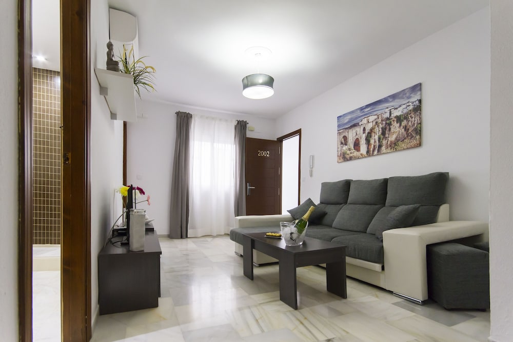 Apartamentos El Tajo 8/23