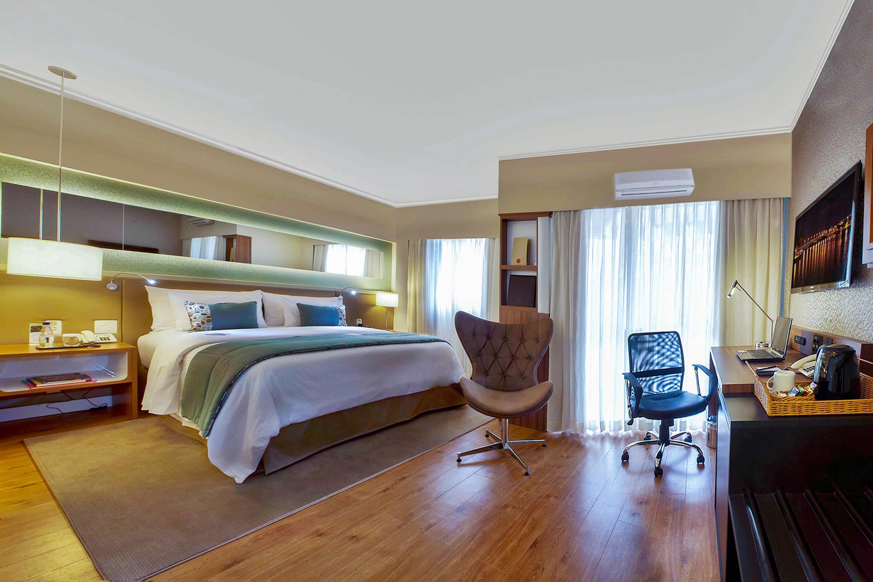 Superior, Queen Bed, Accessible
