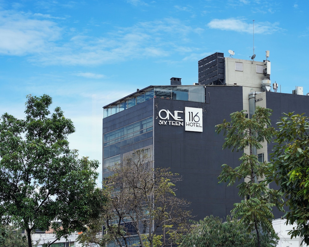 One Sixteen Hotel 3/72