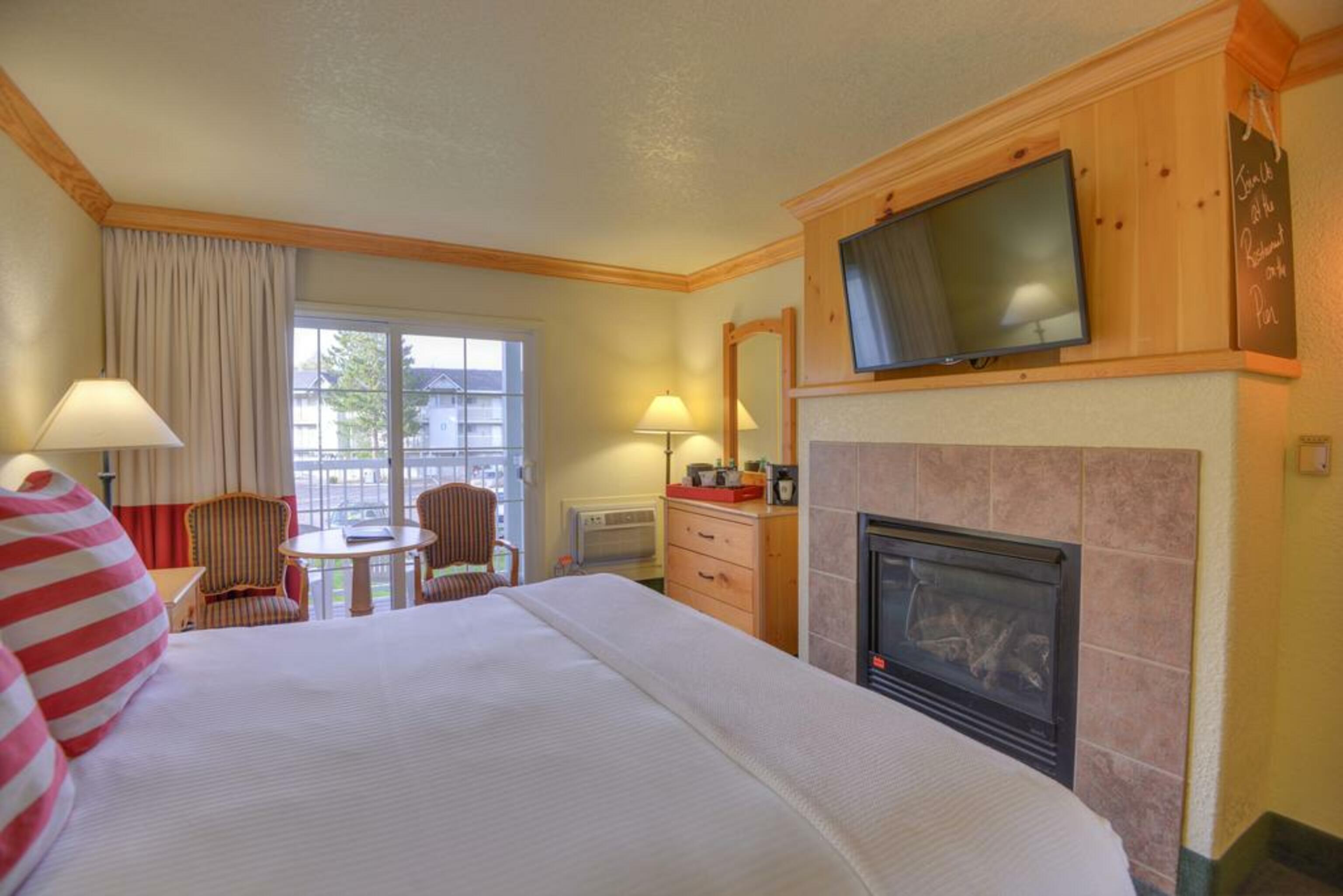 Room, King Bed, The Beach Retreat Lodge At Tahoe 2/5