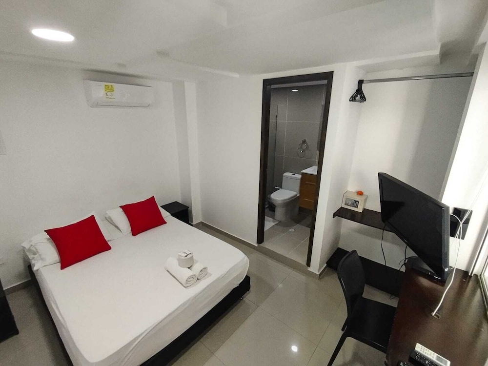 ROOM, SINGLE