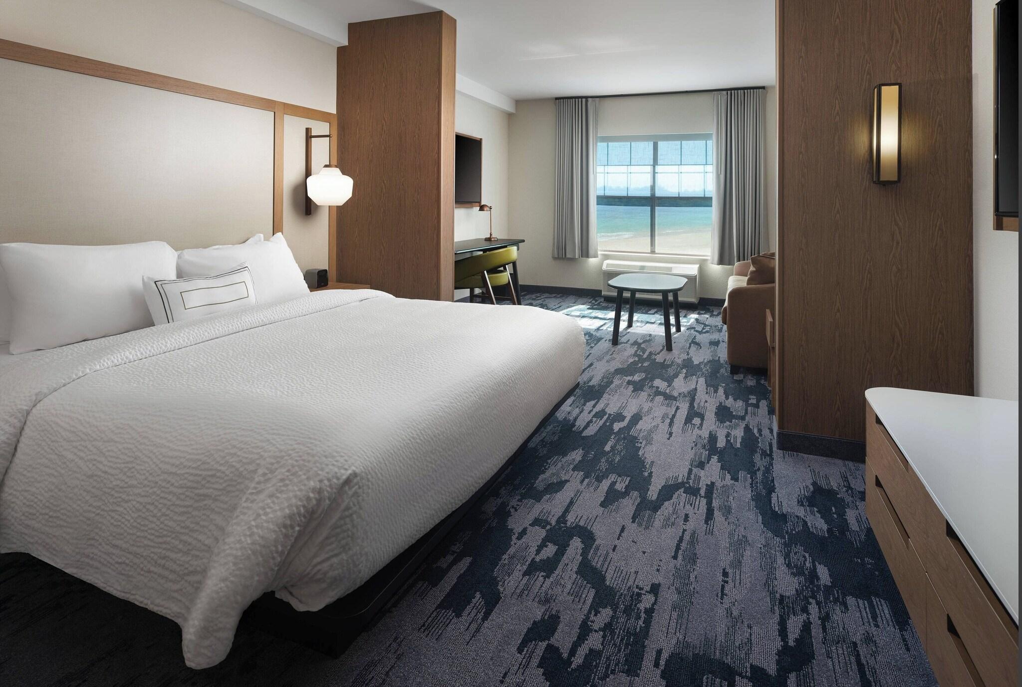 Suite, King Bed, Accessible